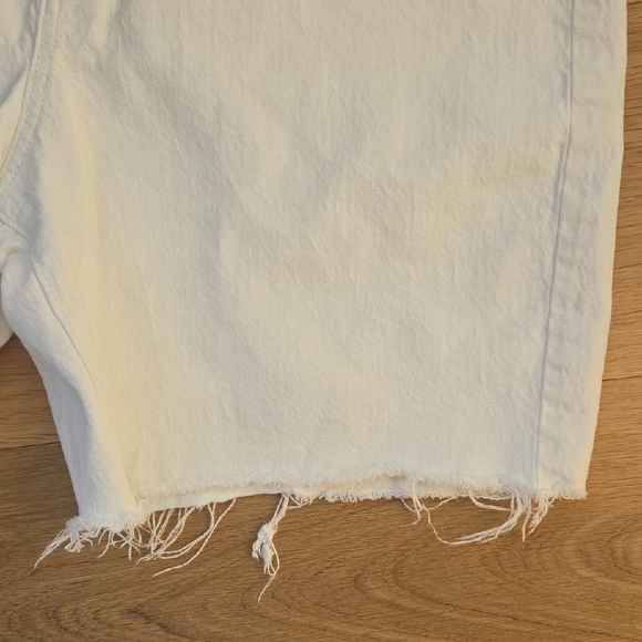 Universal Thread White Women's Bermuda Shorts, 8/29R, VGUC, Frayed Hem - Picture 3 of 8